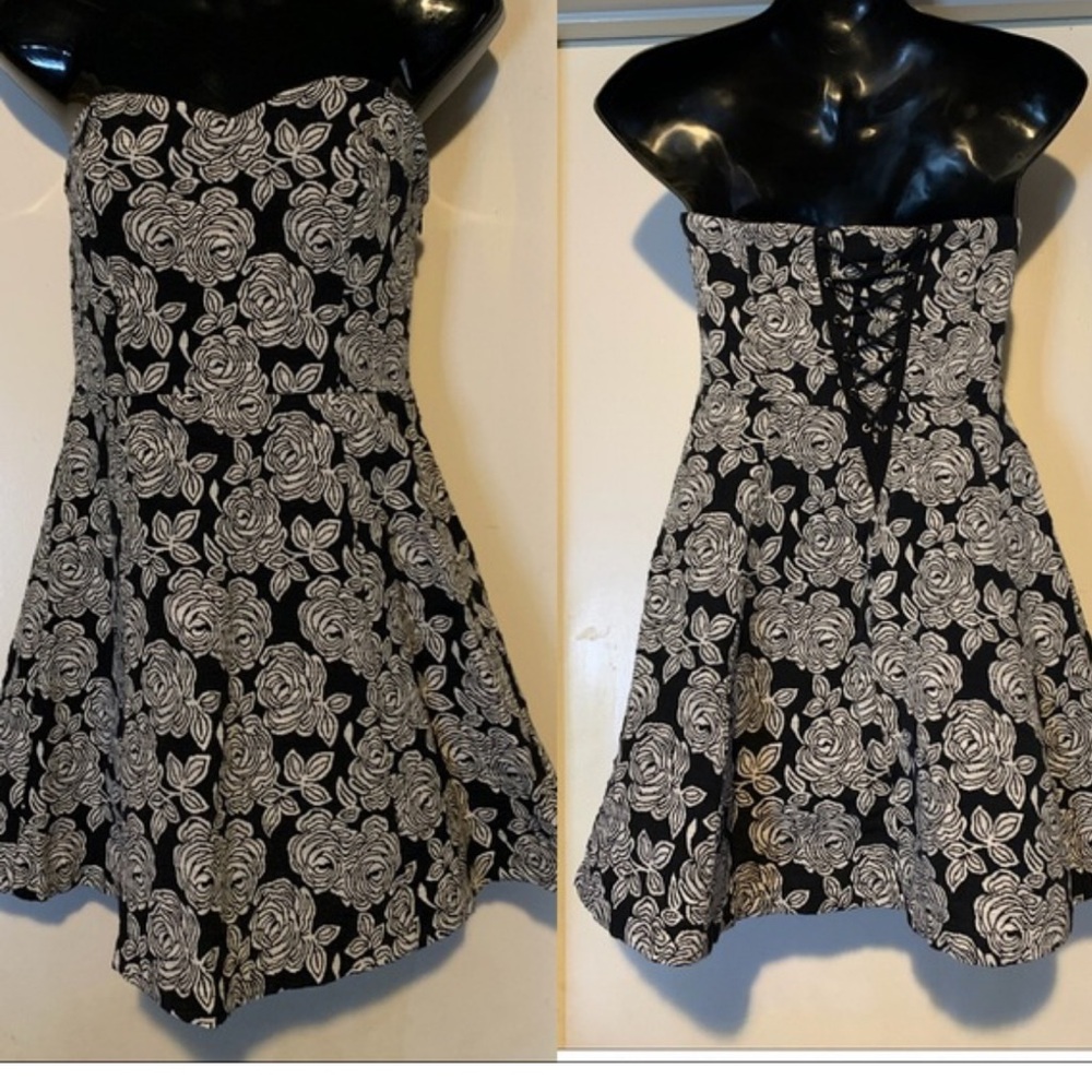 3 for $20 Forever 21 Elegant Black and White Floral Strapless Dress Size Medium